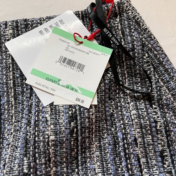 Anne Klein Tweed pencil skirt. Black/Devonshire combo. Size 8 - Picture 3 of 4